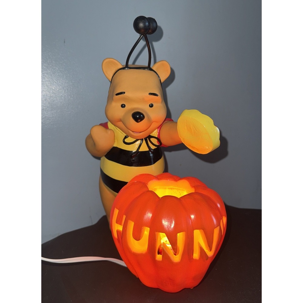 VTG 1999 Disney Halloween Winnie The Pooh Hunny Bee Lighted Pumpkin Paper Magic